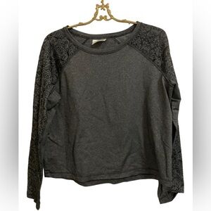Lightweight Lace Sweatshirt Cali Size Large​​​​​​